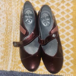 Dansko womens burgundy patent leather mary Jane's size 41